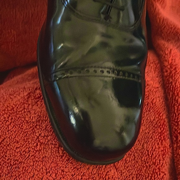Dress shoe size 10 1/2 shiny black great shape no scuffs - Picture 6 of 6